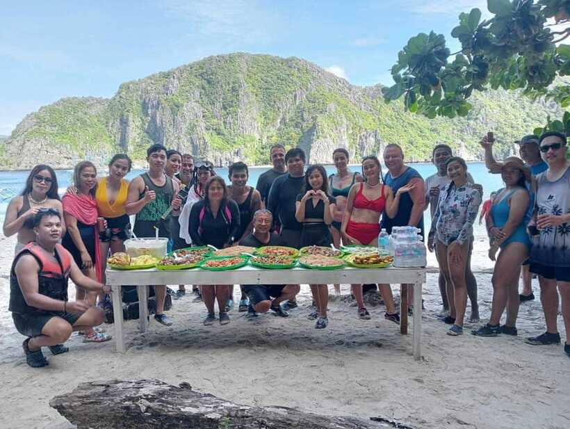 El Nido: Tour C with Matinloc Shrine and white sand beaches - The final snorkeling stop keeps the day flexible