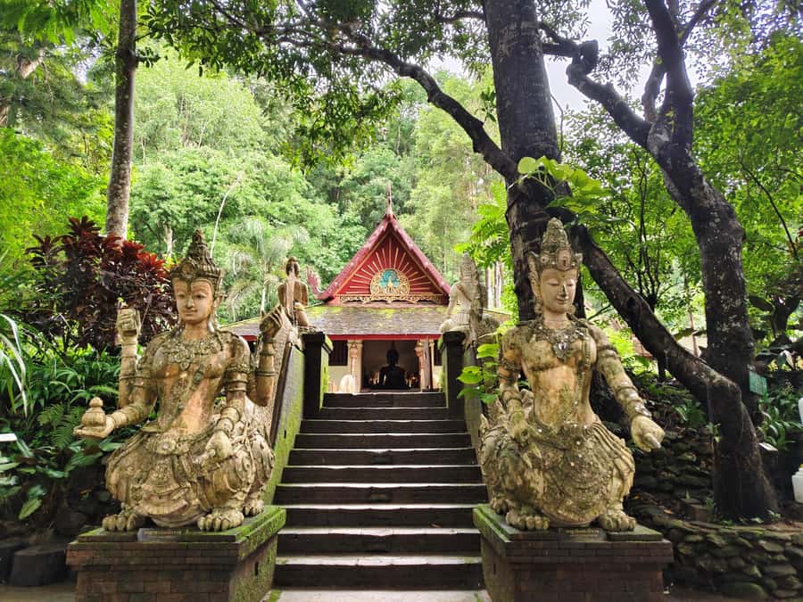 Ex-monk city & temples walking tour: (3.5 hours / 1.7 km.) - Walking to Wat Phra Singh