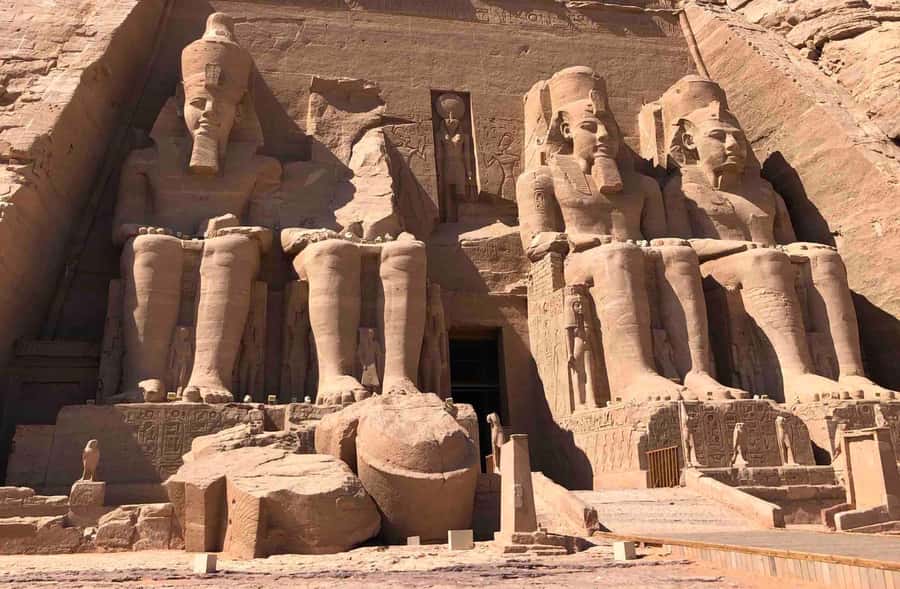 From Aswan: Abu Simbel Ramses and Nefertari Temples Day Trip - Guides can make or break the day