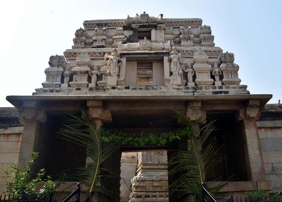 From Bangalore: Lepakshi Temple and Adiyogi Statue Day Trip - Practical preparation for the temple and statue