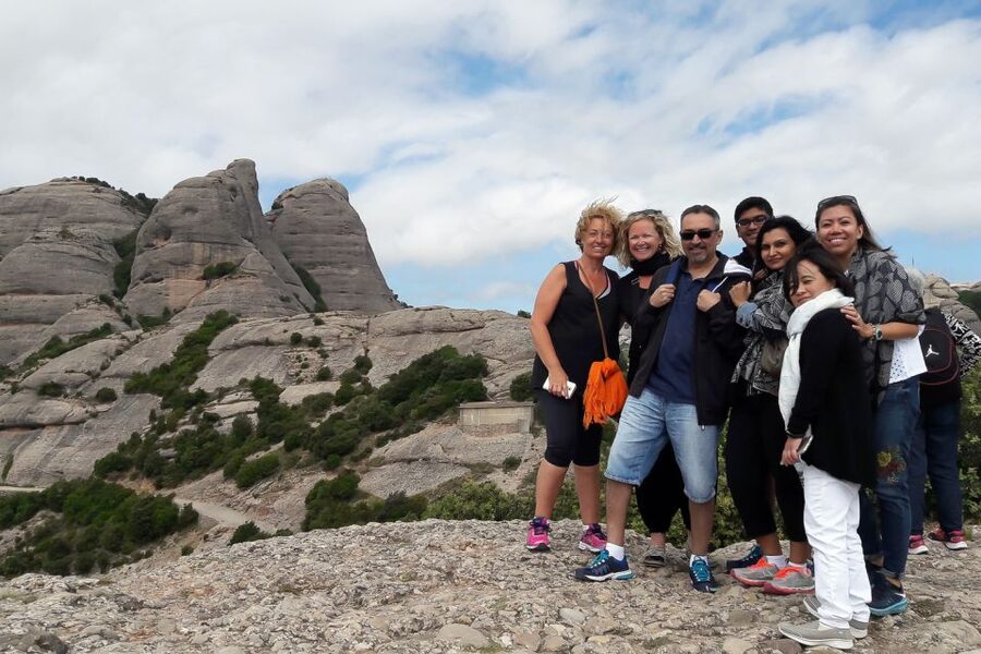 From Barcelona: Montserrat Monastery, Easy Hike, Cable Car - Using your free hour at the monastery