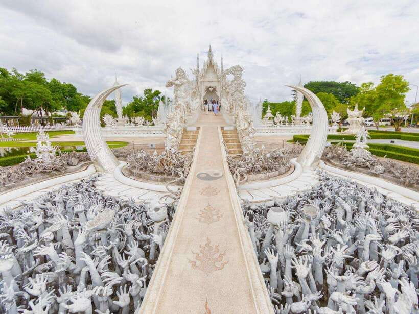 From Chiang Mai: Chiang Rai Famous Temples Guided Tour - The long ride from Chiang Mai to Chiang Rai