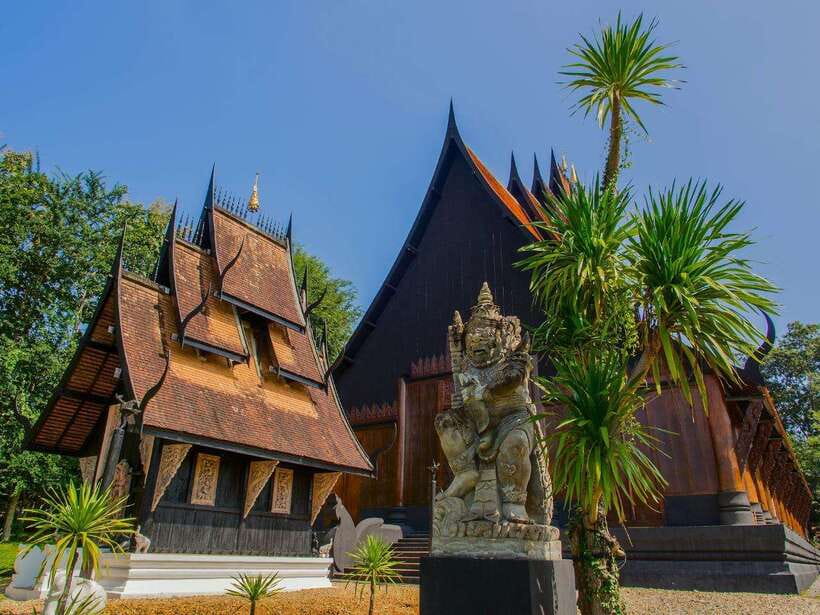 From Chiang Mai: Chiang Rai Famous Temples Guided Tour - What the schedule means for you