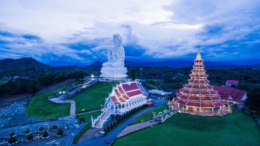 From Chiang Mai: Chiang Rai's Temples Exploration Day Trip - Lunch and the practical middle of the day