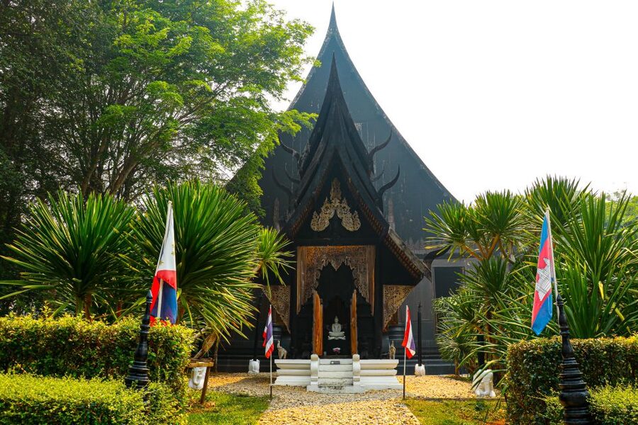 From Chiang Rai: Famous Temples and Golden Triangle Day Tour - Key points at a glance