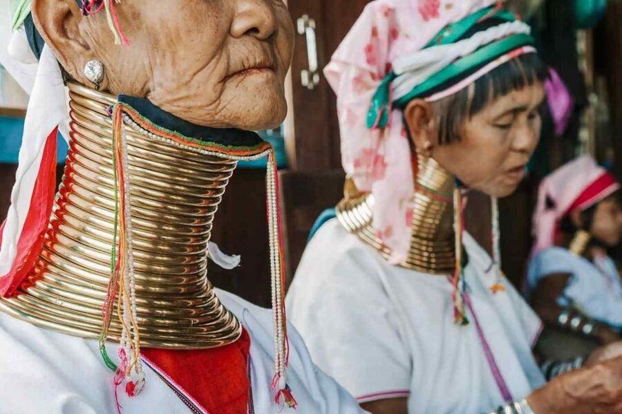 From Chiang Rai: Famous Temples and Golden Triangle Day Tour - The White Temple’s strange beauty