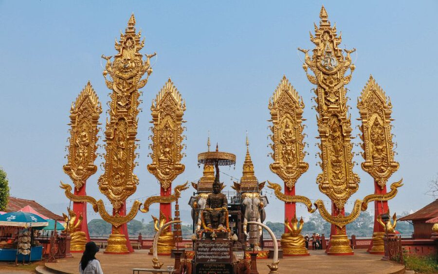 From Chiang Rai: Famous Temples and Golden Triangle Day Tour - Blue Temple’s bold color and clean design