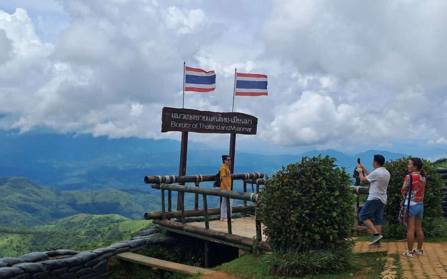 From Chiang Rai: Famous Temples and Golden Triangle Day Tour - The Golden Triangle and the Hall of Opium