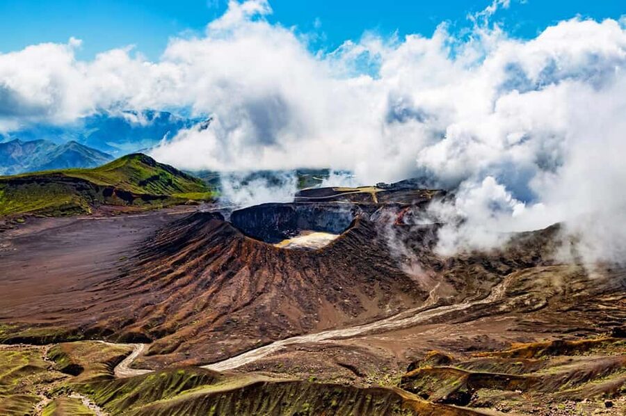 From Fukuoka: Mount Aso, Kurokawa Onsen, and Shrine Tour - Aso Shrine and the story beneath the scenery