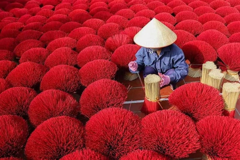 From Ha Noi: Perfume Pagoda & Quang Phu Cau Incense Village - Reaching Perfume Pagoda by the Yen River