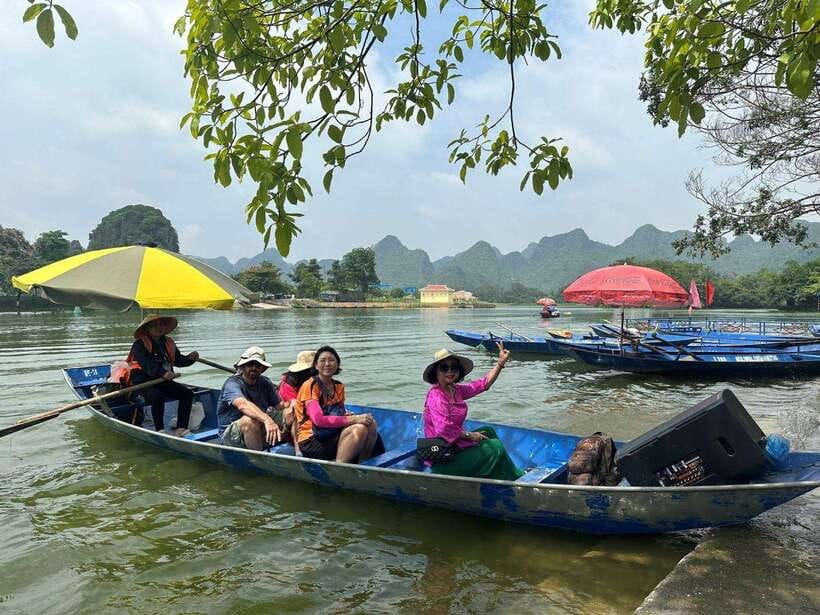 From Hanoi: Full-Day Perfume Pagoda Group Tour with Lunch - Huong Tich Cave and the choice between stairs and cable car