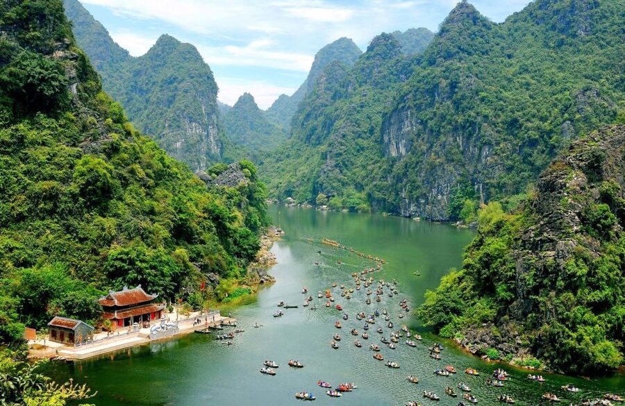From Hanoi: Trang An & Bai Dinh Pagoda Full-Day Private Tour - A Ninh Binh lunch with one weak point