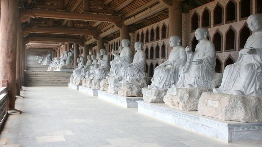 From Hanoi: Trang An & Bai Dinh Pagoda Full-Day Private Tour - Bai Dinh Pagoda and its scale