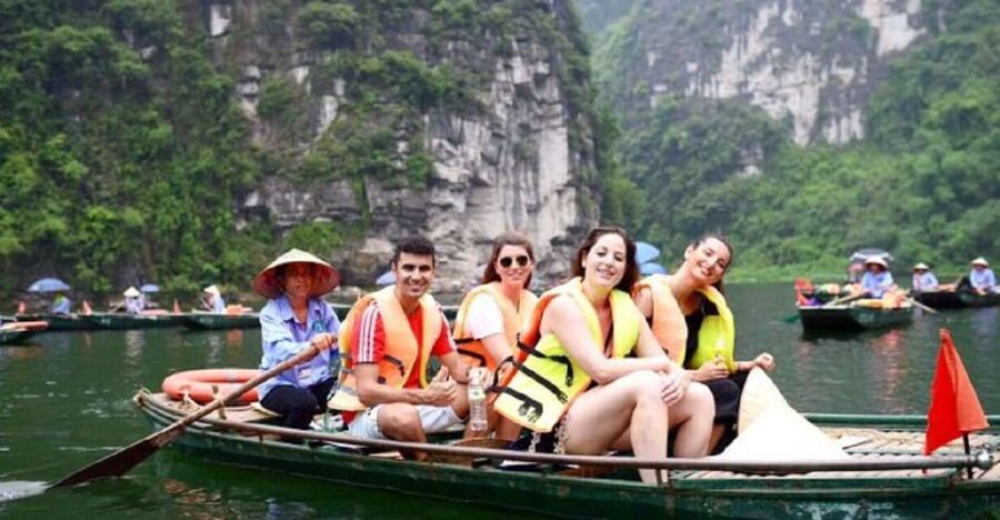 From Hanoi: Trang An Scenic Landscape & Bai Dinh Pagoda Trip - A Vietnamese buffet before the afternoon sights