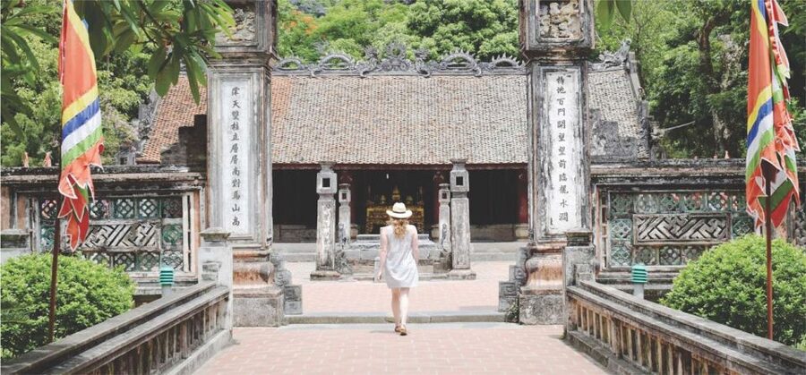 From Hanoi: Trang An Scenic Landscape & Bai Dinh Pagoda Trip - Rowing through the Trang An cave system