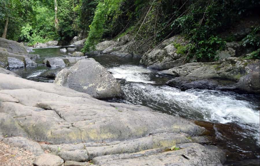 From Hua Hin: Pala U Waterfall and Huay Mongkol Temple Tour - Huay Mongkol Temple and the giant Luang Pho Thuat