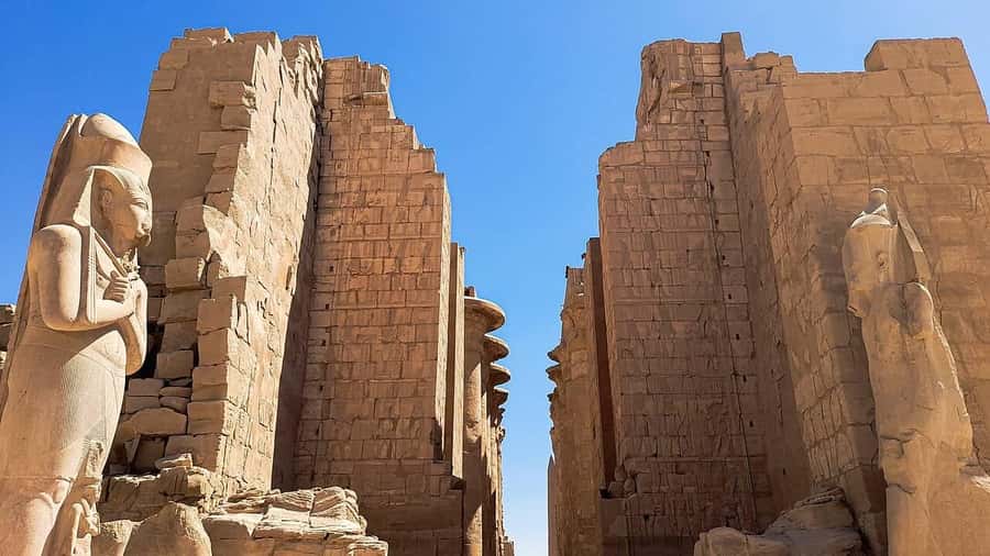 From Hurghada: Luxor Private Day Trip with Temple Tickets - What the guide and driver can change