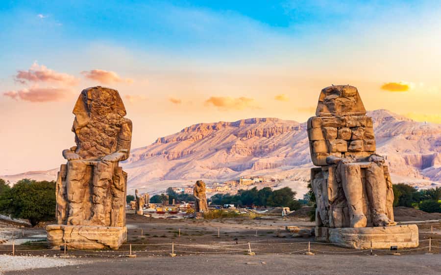 From Hurghada: Luxor Private Day Trip with Temple Tickets - A quick look at the Colossi of Memnon