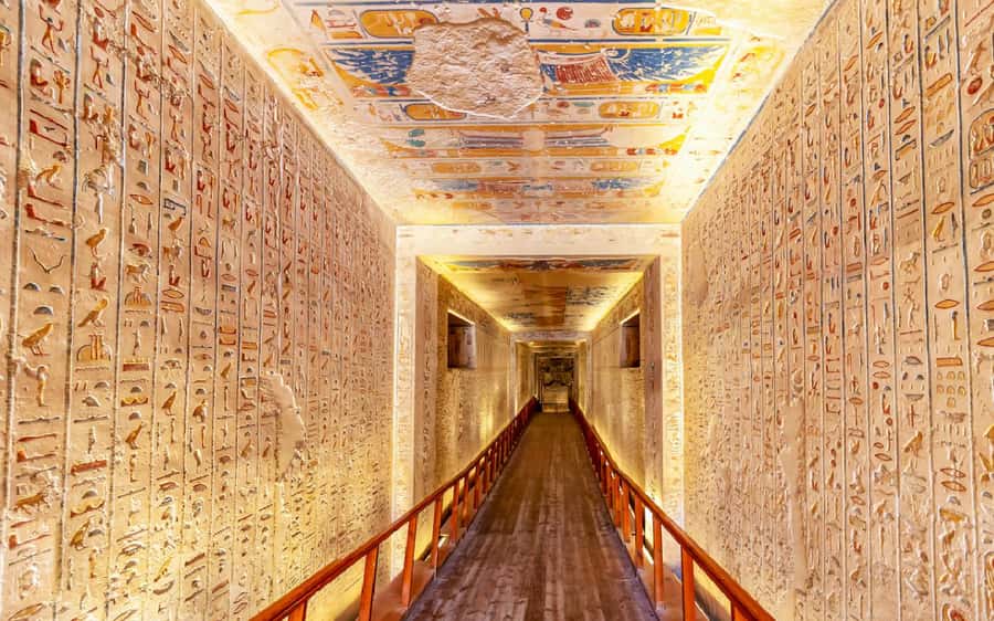 From Hurghada: Luxor Private Day Trip with Temple Tickets - Lunch before the east-bank temples
