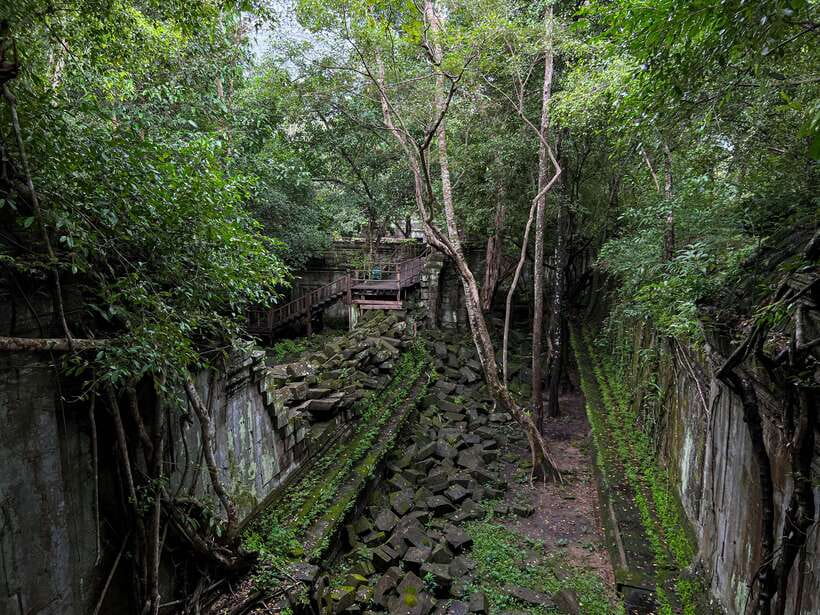From Koh Ker: Full-Day Private Tour of Cambodian Temples - Preah Vihear and the mountain approach
