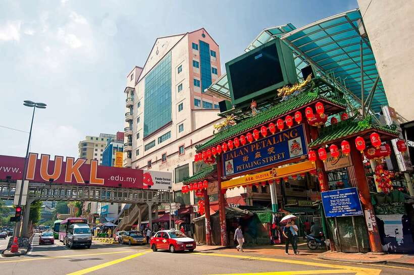 From Kuala Lumpur: Batu Caves Cultural Temple Tour - Chinatown, local food, and souvenir bargaining