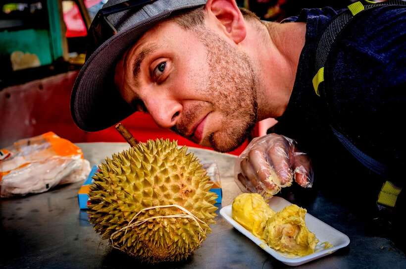 From Kuala Lumpur: Batu Caves Cultural Temple Tour - The National Mosque and Malaysia’s modern identity