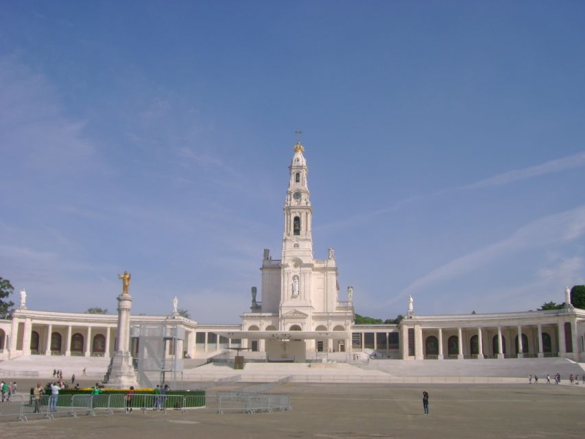From Lisbon: Fátima Sanctuary and Batalha Monastery (UNESCO) - Why a private tour changes the day