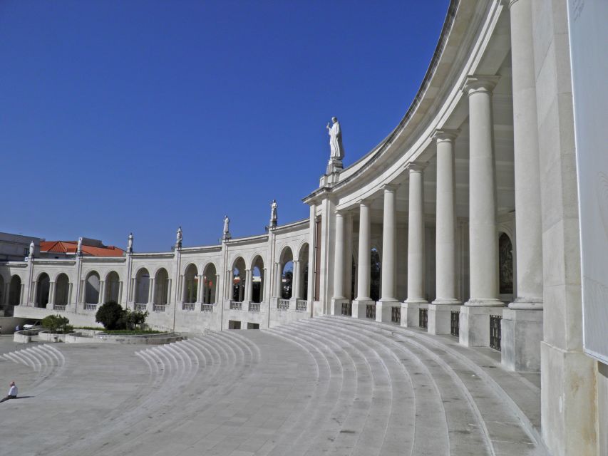 From Lisbon: Fátima Sanctuary and Batalha Monastery (UNESCO) - Two guided hours, then one hour of your own