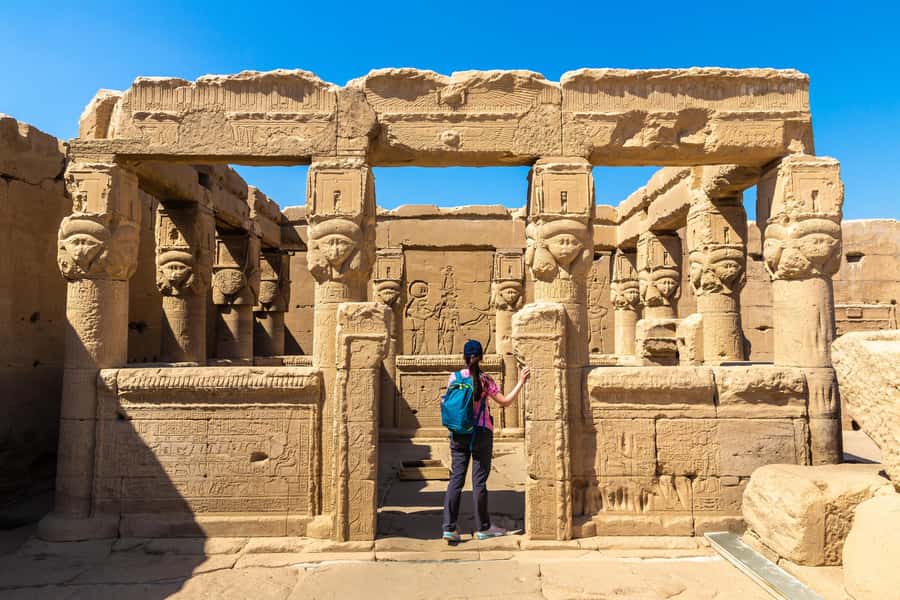 From Luxor: Day Trip to Dendera & Abydos Temples with Guide - The early start and the road north from Luxor