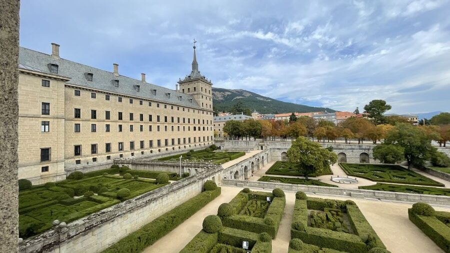 From Madrid: Escorial Monastery and the Valley of the Fallen - Leaving Madrid and reaching San Lorenzo de El Escorial