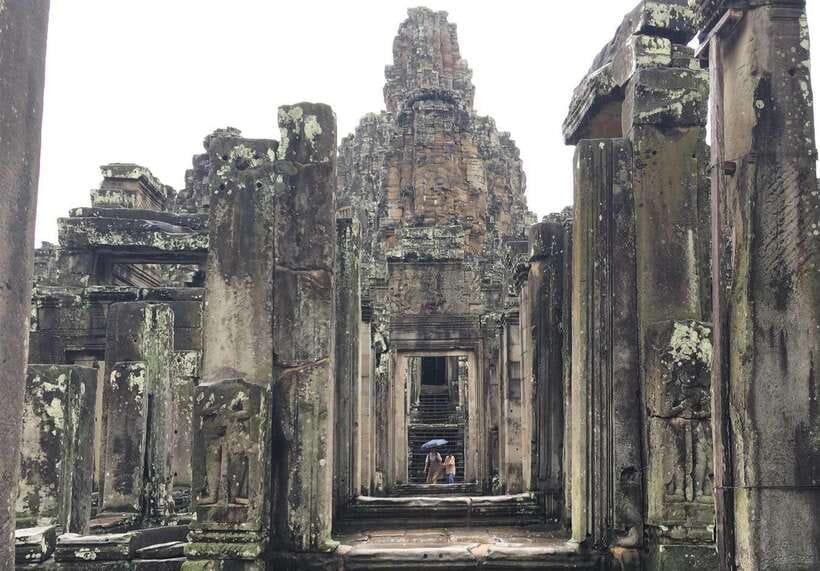 From Phnom Penh: Angkor Wat, Bayon, and Ta Prohm Day Trip - A comfortable ride makes the 11-hour road stretch possible