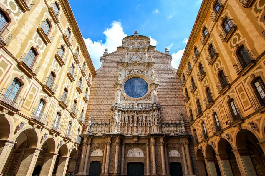 From Salou: Montserrat Monastery and Colonia Güell - Key points to know before booking