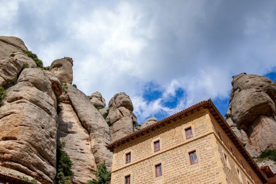 From Salou: Montserrat Monastery and Colonia Güell - Guides, languages, and the group experience