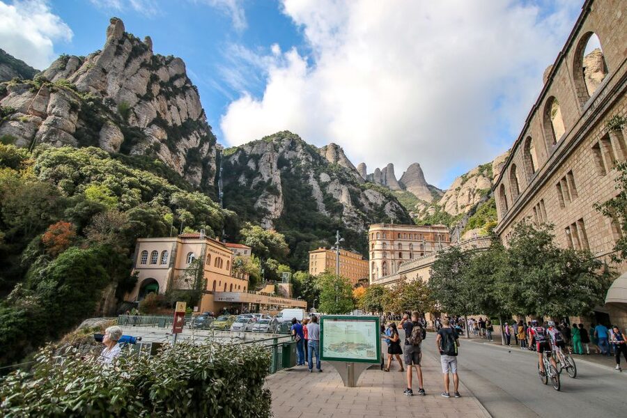 From Salou: Montserrat Monastery and Colonia Güell - Who will enjoy this day trip?