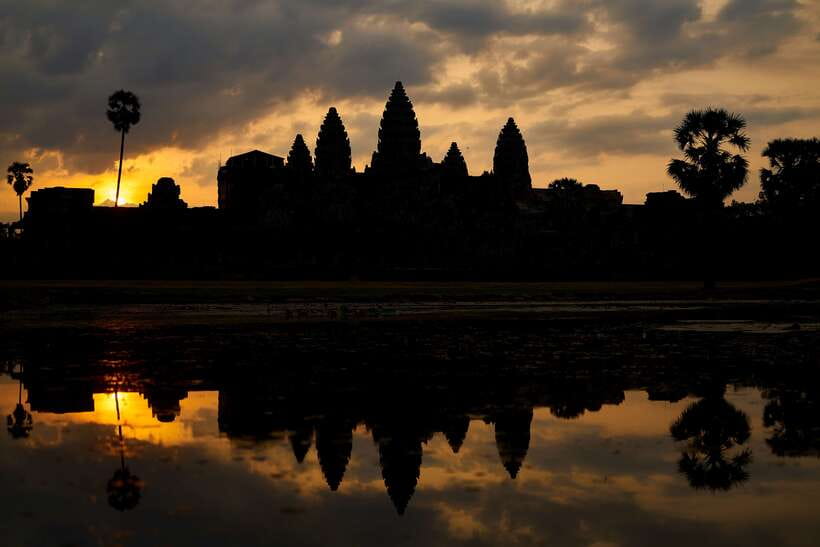 From Siem Reap: Angkor Wat Full-Day Private Tour & Sunrise - Angkor Wat at sunrise, with a 5:00 am start