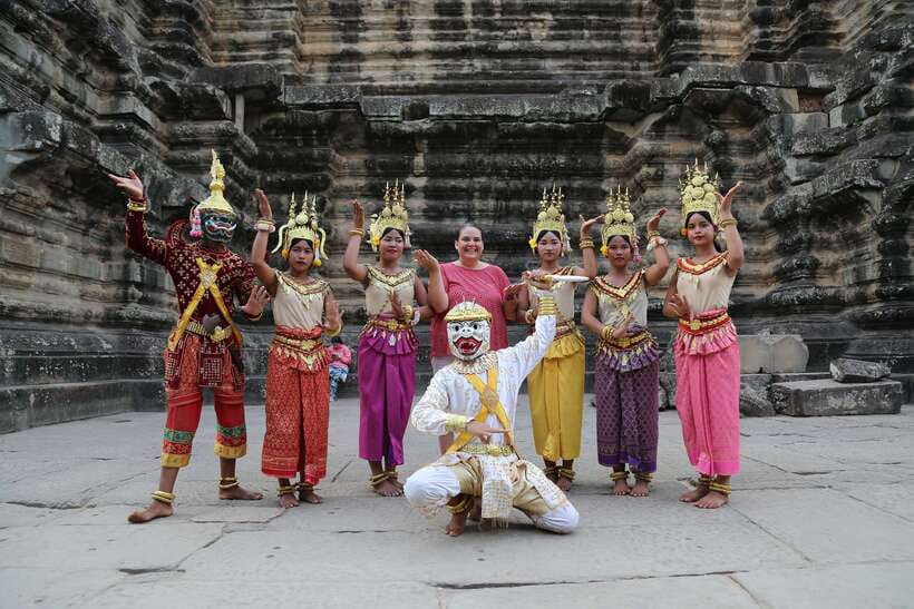 From Siem Reap: Angkor Wat Full-Day Private Tour & Sunrise - Lunch before the afternoon heat wins