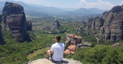 From Thessaloniki: Train Trip to Meteora & Monastery Tour