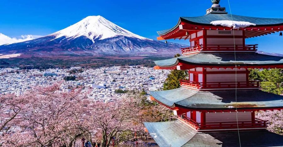 From Tokyo: Fuji Mountain Area - FujiQ - Lake Kawaguchiko - Chureito Pagoda - Tokyo pickup and the long ride toward Fuji