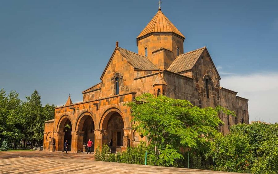 From Yerevan: Echmiadzin cathedral and Zvartnots temple - Saint Gayane, a church with a quiet, sturdy beauty