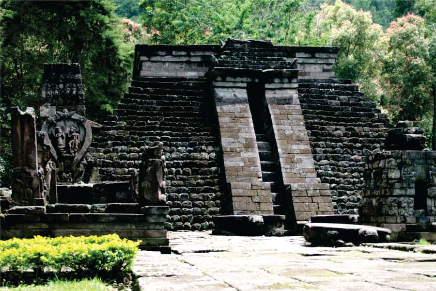 From Yogyakarta: Cetho, Sukuh Erotic Temple and Solo City - Cetho Temple above the rice fields