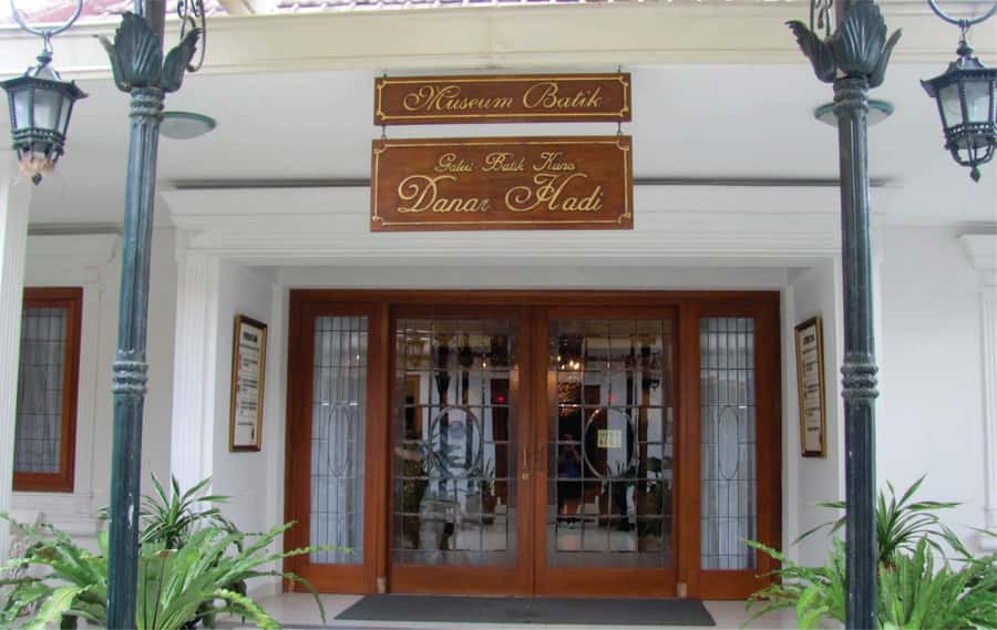 From Yogyakarta: Cetho, Sukuh Erotic Temple and Solo City - The ancient Batik Museum
