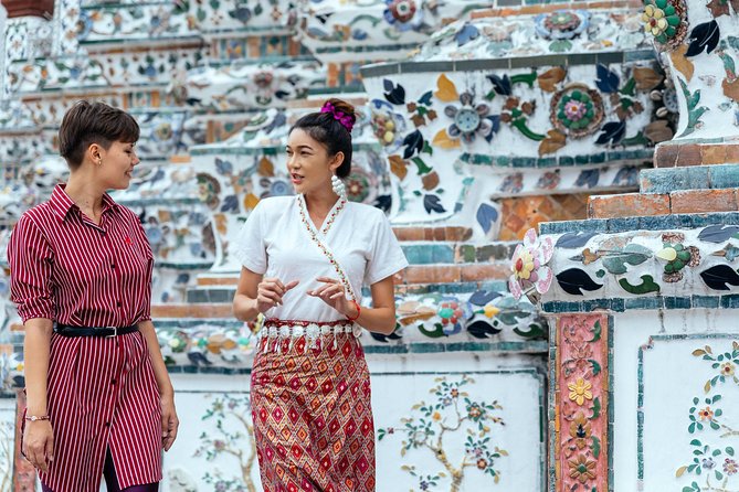 Full Day Bangkok PRIVATE City Tour With Locals - Wat Trimit & Wat Pho tickets - Crossing the Chao Phraya and stopping for lunch