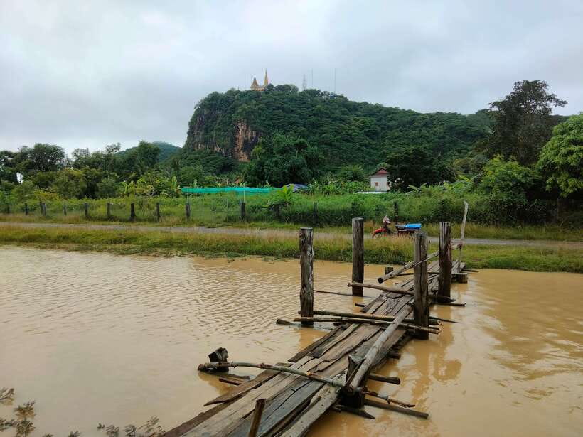 Full-day: Original bamboo train, Wat Banan, Phnom Sampov - Five things that make this Battambang day special