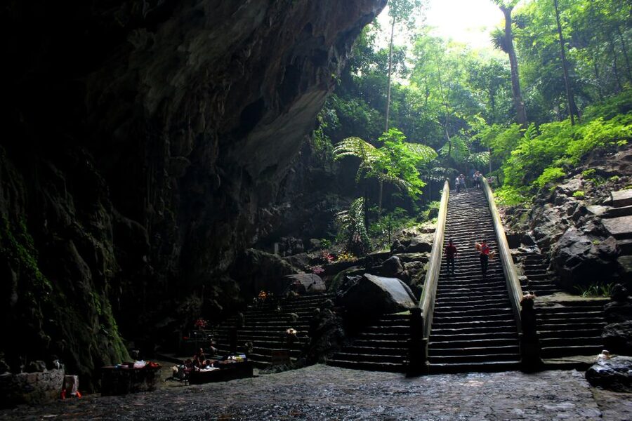 Full-Day Perfume Pagoda Private or Small-Group Tour - Thien Tru Harbor and the first temple visit