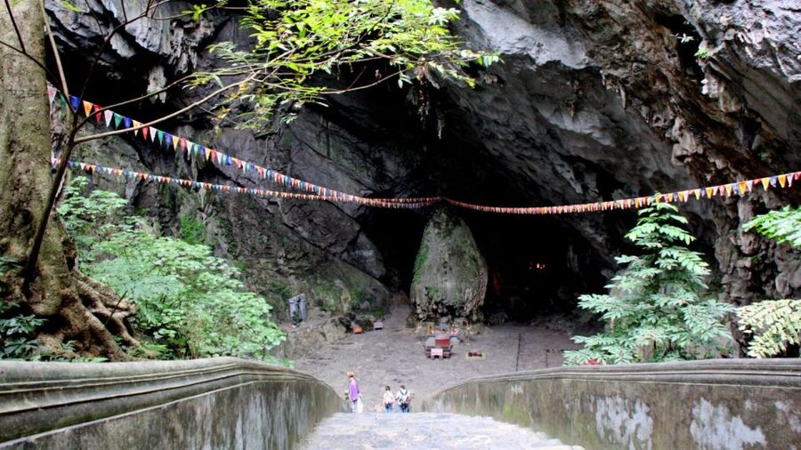 Full-Day Perfume Pagoda Private or Small-Group Tour - The climb to Huong Tich Cave
