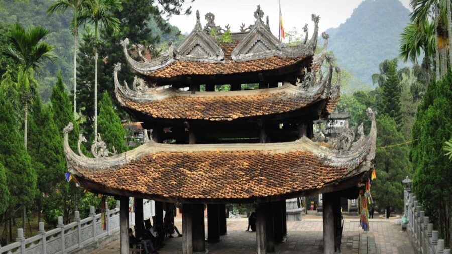 Full-Day Perfume Pagoda Private or Small-Group Tour - Heaven Kitchen Pagoda and Le Dynasty architecture
