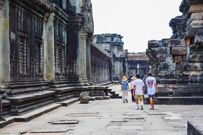 Full-Day Temples of Angkor Small Group Tour - Bayon Temple and the calm faces in the stone