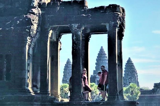 Full-Day Temples of Angkor Small Group Tour - Lunch near Srah Srang, with the bill kept separate