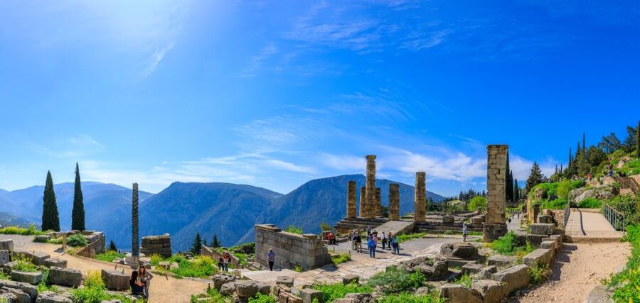 ''Full-Day Tour of Delphi-Monastery Hosios Loukas- Livadia'' - Driver or licensed guide, know the difference