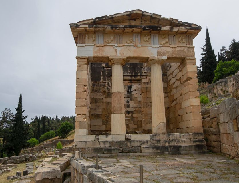 ''Full-Day Tour of Delphi-Monastery Hosios Loukas- Livadia'' - What the private vehicle adds to the day